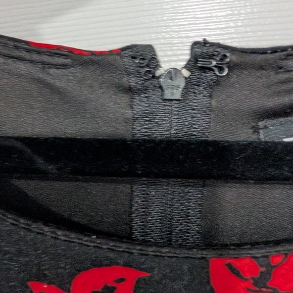 Torrid Black with Red Roses Sleeveless High-Neck Skater Dress in Size 18 - Picture 3 of 10